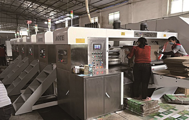 ZYKM IV型（固定式）高速印刷開槽模切粘箱捆扎生產線在福建工作剪影